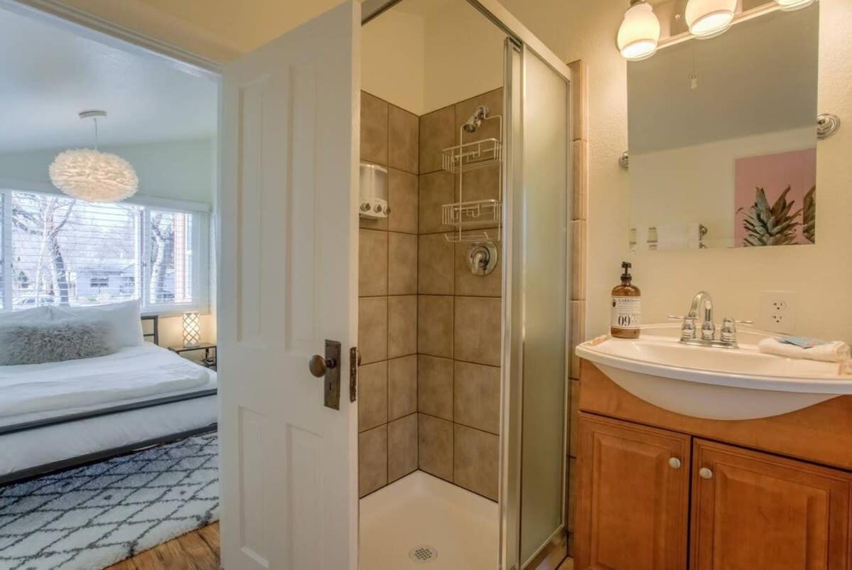 Vintage Tiny House CUTE 1BDRM Big Appeal Villa Colorado Springs Eksteriør billede