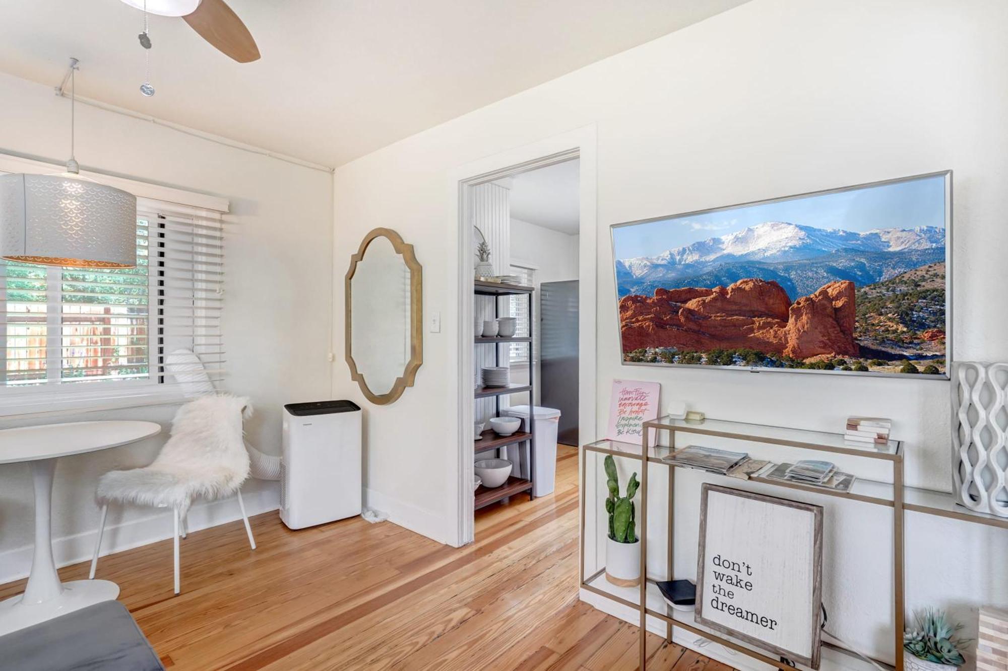 Vintage Tiny House CUTE 1BDRM Big Appeal Villa Colorado Springs Eksteriør billede